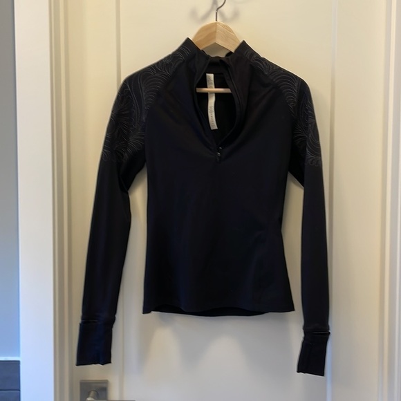 Sz4 Lululemon Toasty Tech 1/2 zip in black NWOT - Picture 8 of 15